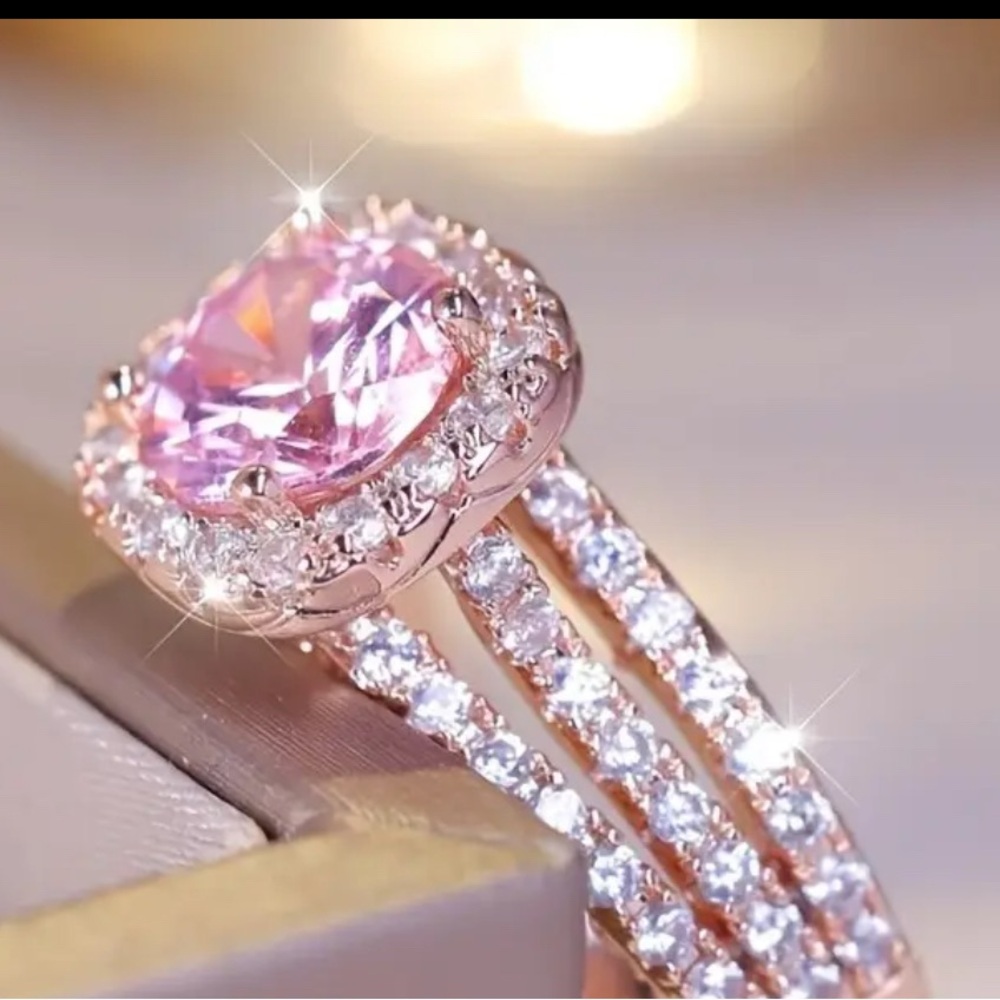 Elegant Pink zirconia Gemstone Ring